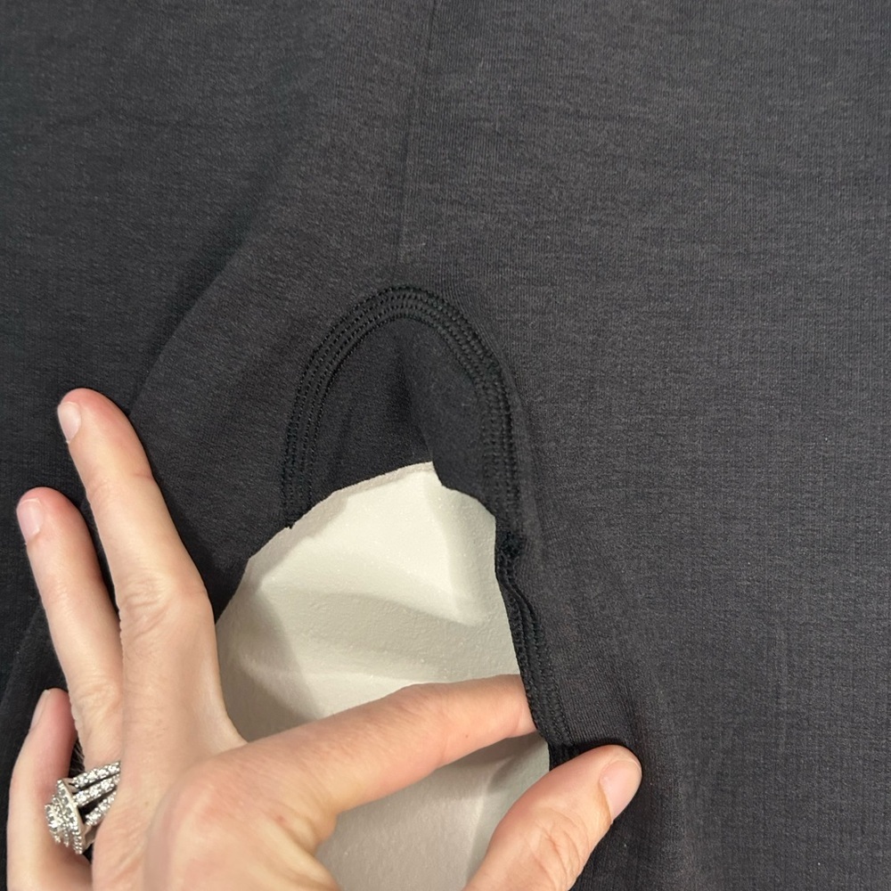 Lululemon Seamlessly Street Crop, Size 4 - Picture 3 of 9